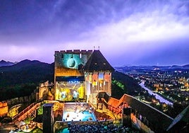 Un mercadillo navideño y un castillo medieval de cuento en la Ciudad Europea de la Navidad 2025