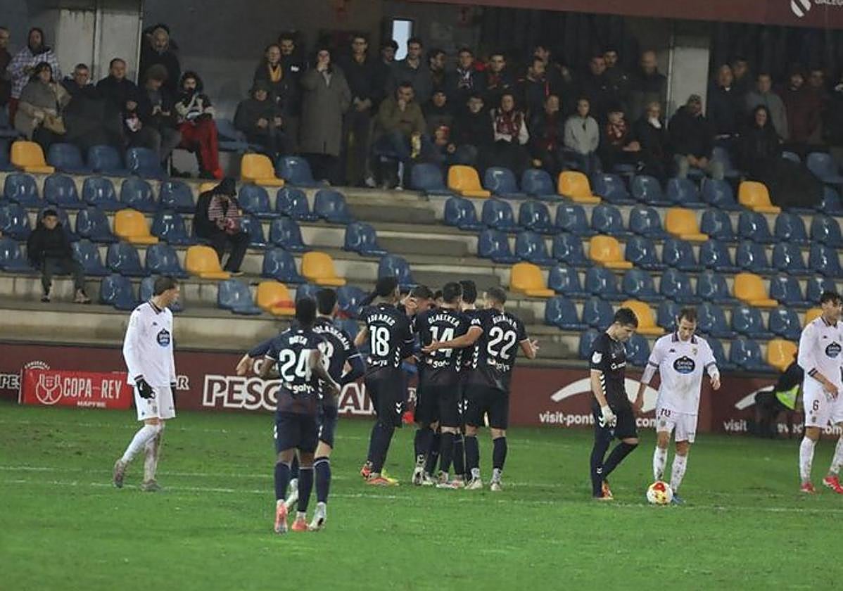 Los jugadores del Eibar celebran uno de los goles