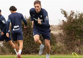Jon Pacheco, en la sesión de entrenamiento de este viernes previa al partido ante el Girona