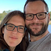 La pareja que se jubiló a los 35 y 40 años y vive viajando: «Invertir es el único juego donde cuanto menos haces, más ganas»