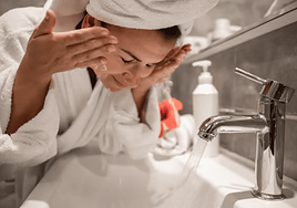 Por qué lavar tu cara en exceso puede ser perjudicial