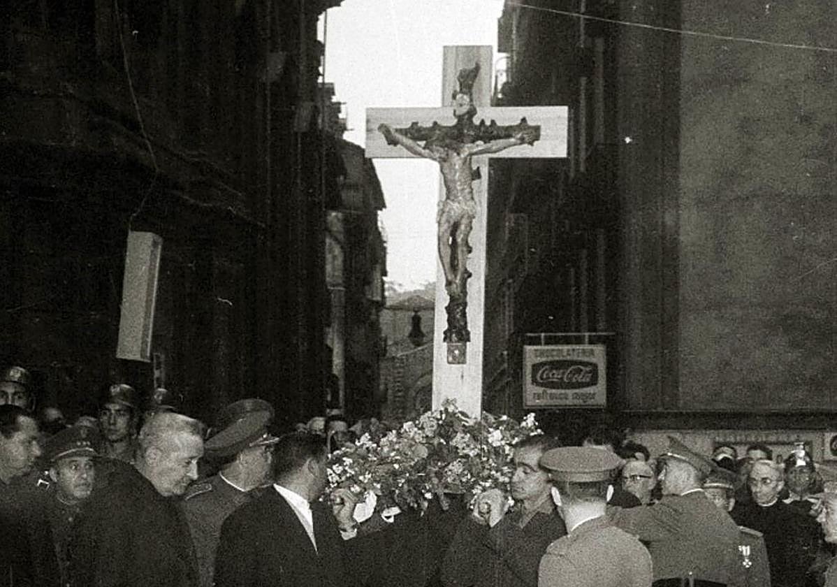 Traslado de la imagen el año 1963.