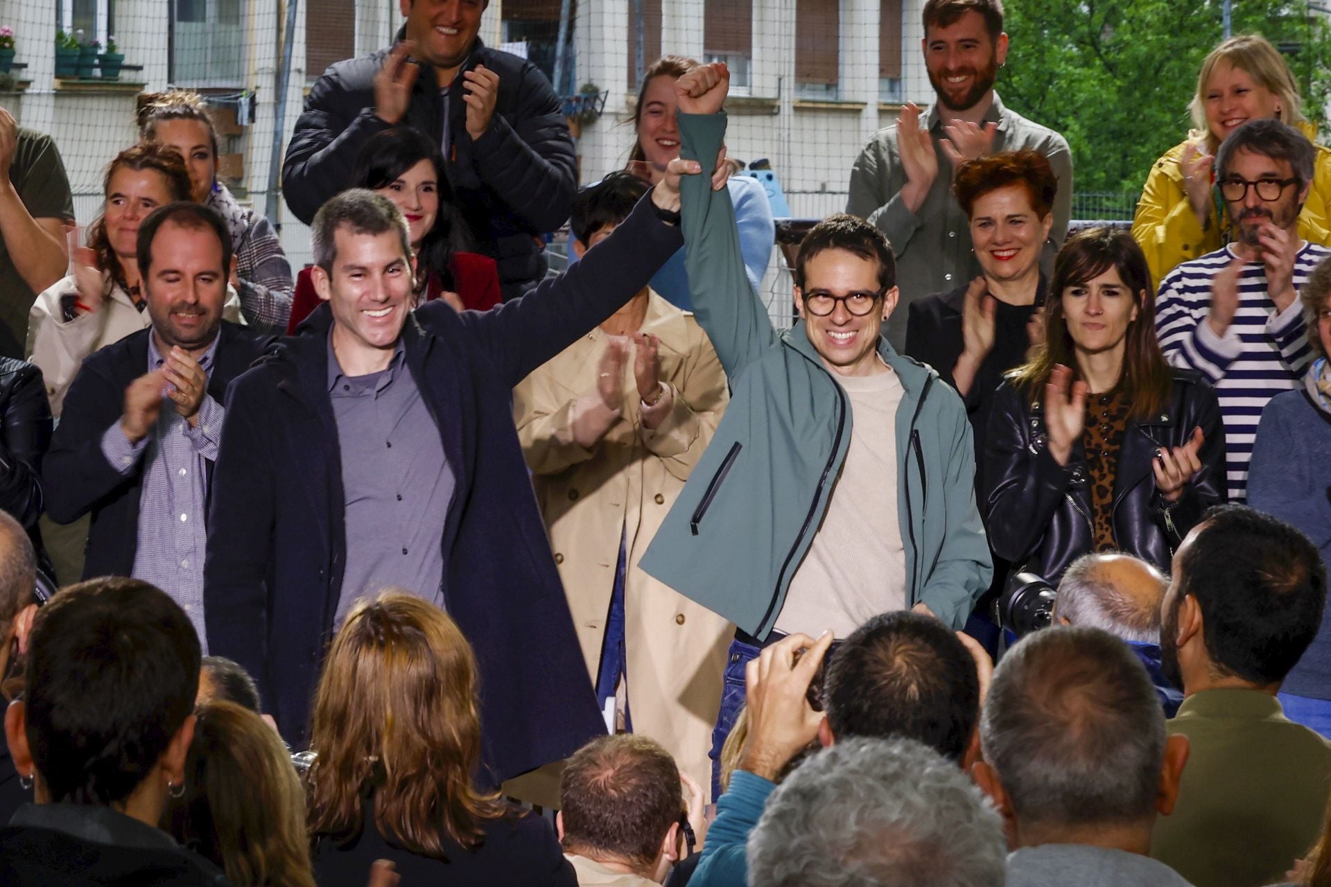 Arkaitz Rodríguez y el portavoz parlamentario de EH Bildu, Pello Otxandiano.