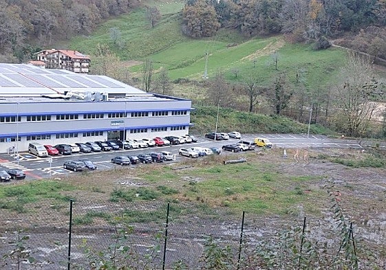 Errotaberri ya acoge la primera empresa instalada en una de las parcelas públicas, Hosokawa.