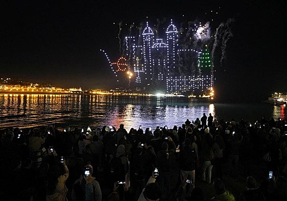 El espectáculo de drones del viernes pasado sobre la bahía.