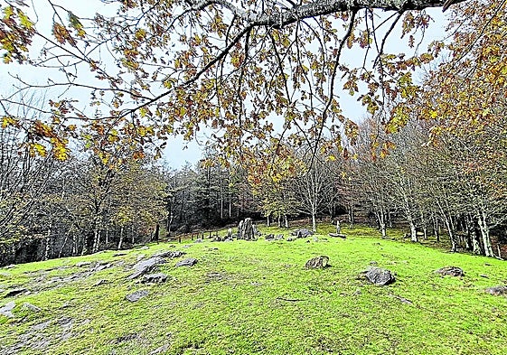 Los monumentos megalitos de Mulisko gaina ofrecen unas bellas estampas en cualquier época del año.
