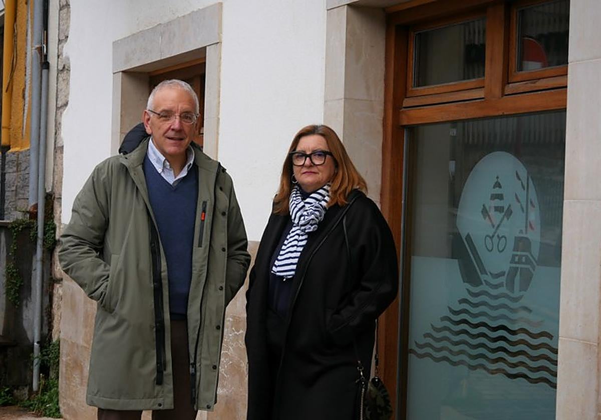 El alcalde Iñaki Ostolaza y la portavoz socialista Duñike Agirrezabalaga.