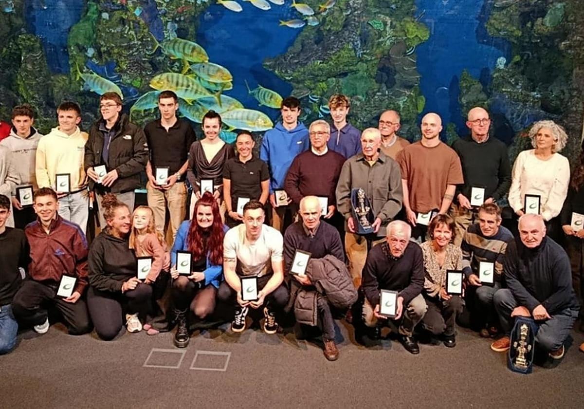 Gipuzkoako Kirol Federazioak aurten saritu dituen guztiak elkar.