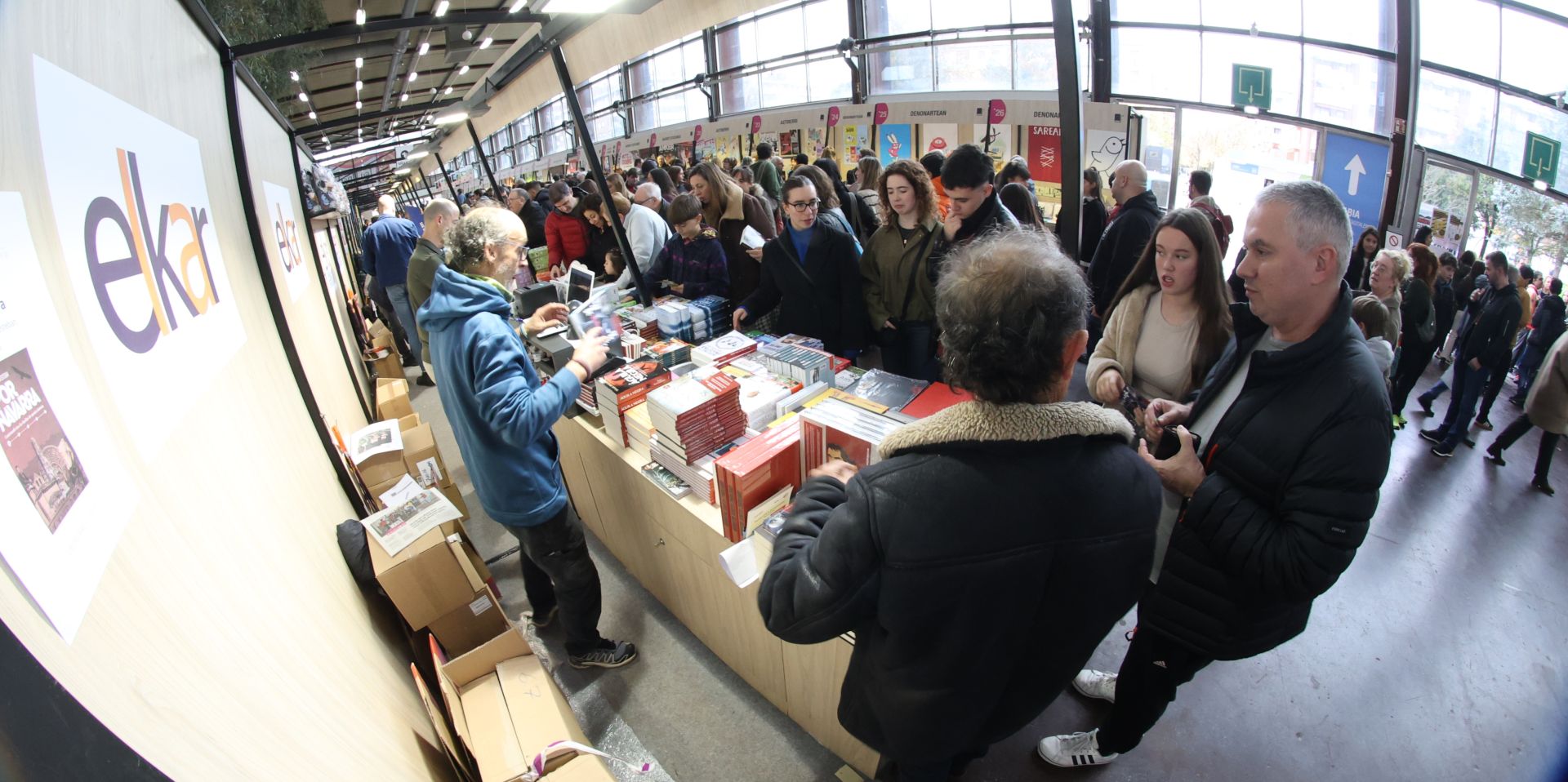 Bigarren eguna, argazkitan