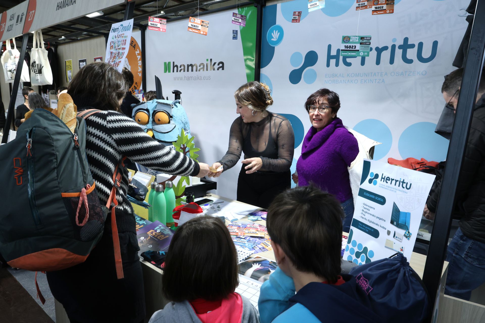 Bigarren eguna, argazkitan