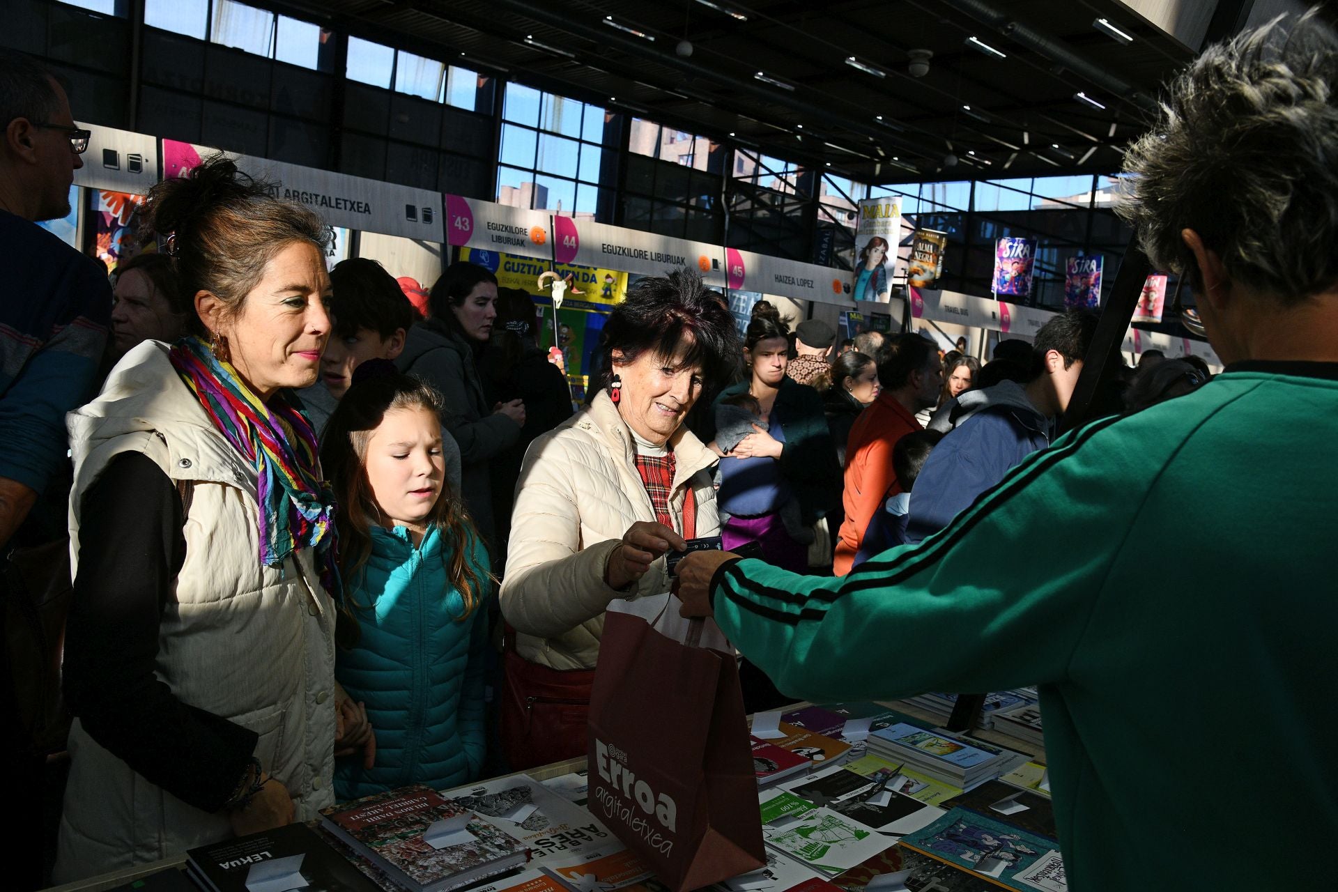 Liburu eta diska festa, baina omenaldietarako denbora baita ere