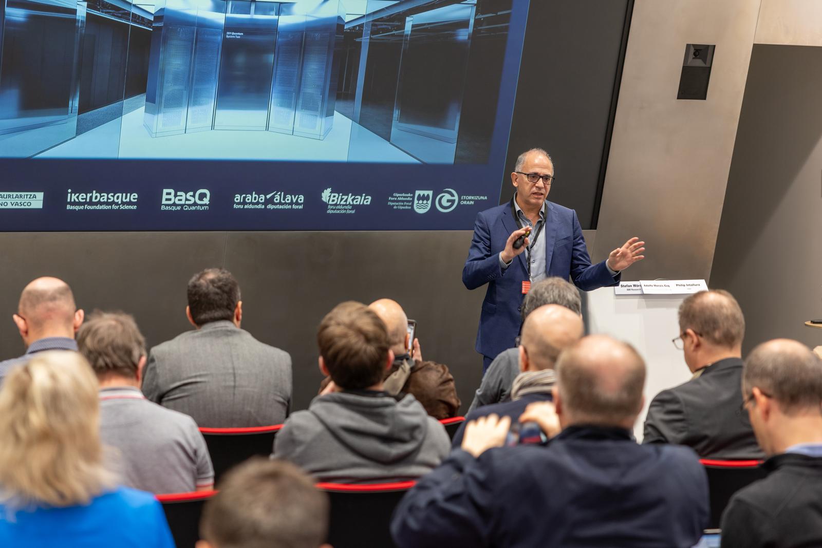 Adolfo Morais, viceconsejero de Ciencia e Innovación, durante el evento de IBM en Zúrich.
