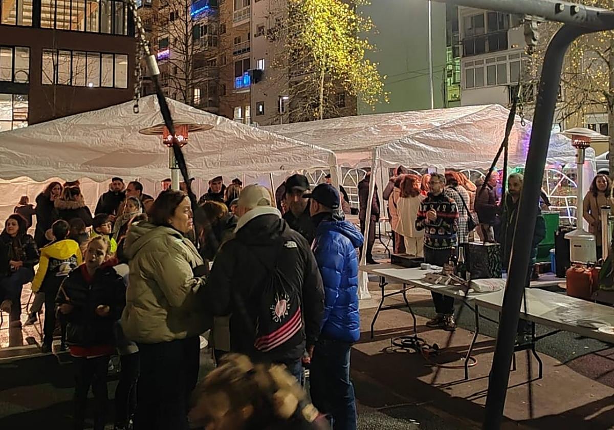 La Asociación de Vecinos de San Pedro e Intxaurtxueta se prepara para su tradicional fiesta 'Ongi Etorri Gabonak'.