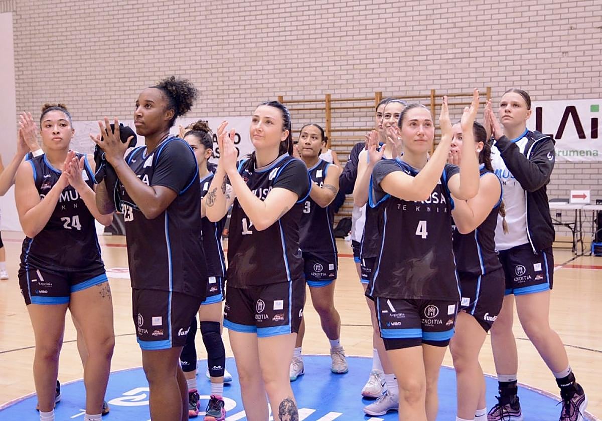 Taldea bertaratutakoei eskerrak ematen.