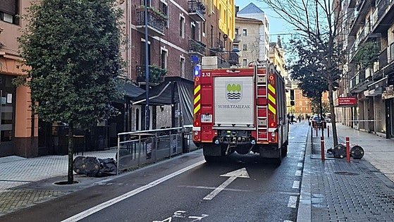 Un escape de gas obliga a cortar media hora la calle Biteri de Errenteria
