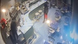 Atraco en una cafetería de Irun: «Jamás nos habían robado en 50 años, lo peor es la inseguridad que te deja»