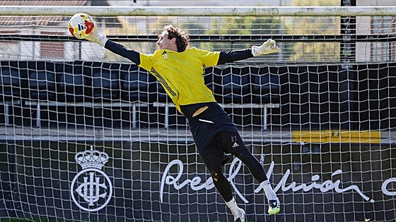 Lander Emery: «Me hizo mucha ilusión que la afición cantara 'Pajarito, Pajarito' en el penalti»