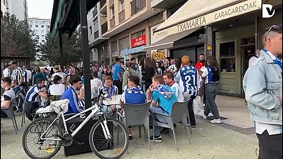 Ambiente de derbi en los alrededores de Anoeta