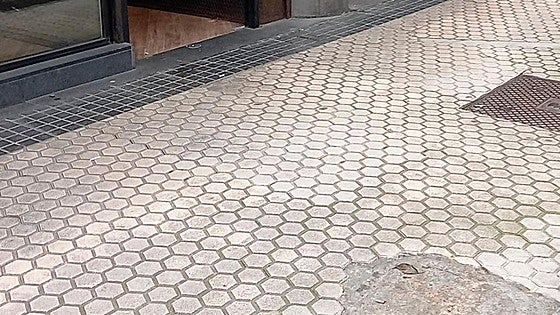 Calle Bergara. Sustituyen una farola por cemento