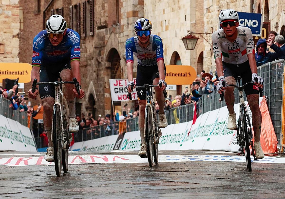 Van der Poel Wins Stage 1 of Tirreno-Adriatico & Ayuso Leads Paris-Nice – Cycling News