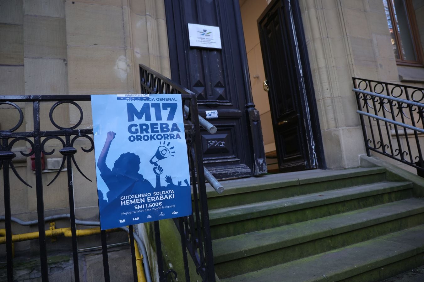 Educación cifra en un 49% el seguimiento de la huelga en colegios ...