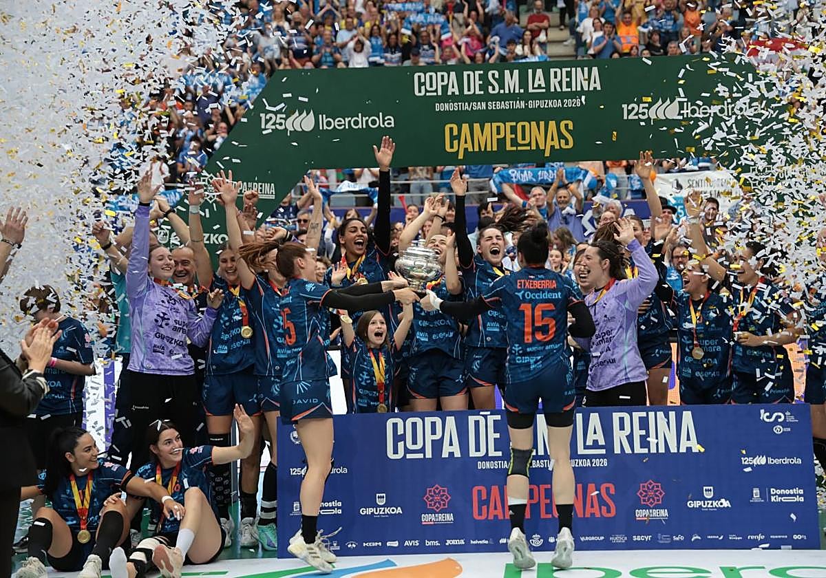 Las reinas de la Copa se calan su décima corona en casa | El Diario Vasco