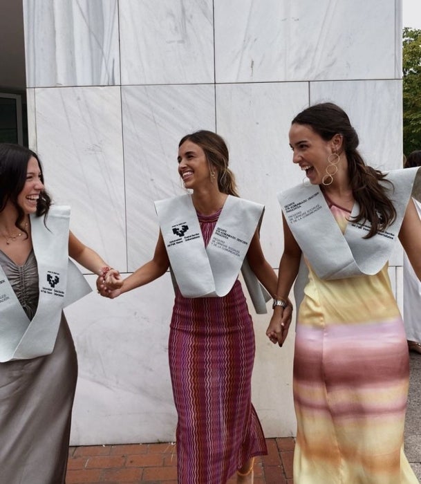 Estuadiantes graduadas.