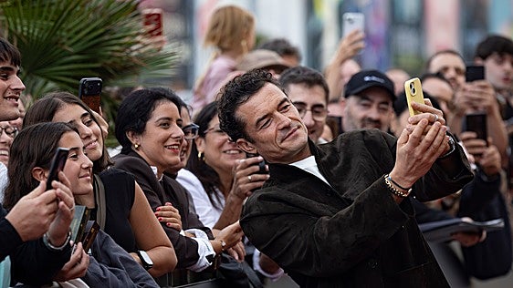 Hay un hombre en este Festival que lo hace todo