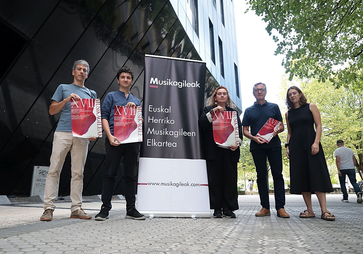 Arkaitz Olea, Jon Esnaola, Zuriñe F. Gerenabarrena, Jesus Echeverria y María Zubimendi, este martes en Musikene.