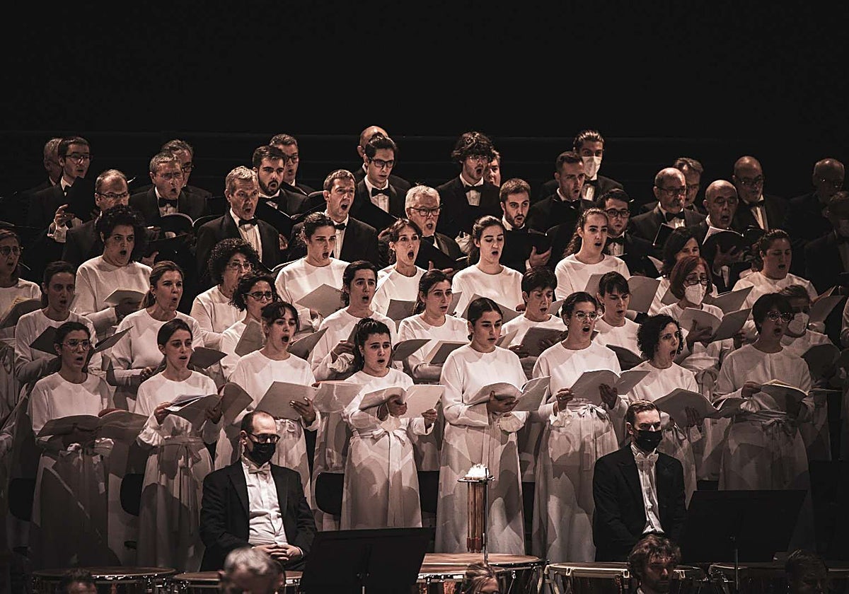 El Orfeón Donostiarra, durante un concierto en París.
