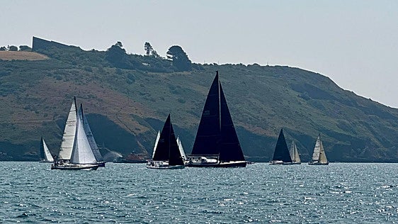 Zarpa la Armada Cup dirección a La Concha