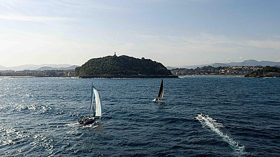 El velero 'PH3', el primero en llegar a La Concha en la Armada Cup