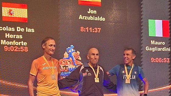 Jon Arzubialde se cuelga el oro M60 en el Mundial de 100 kilómetros