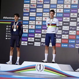 Héctor Álvarez, en el segundo escalón, junto a Barry (1º) y Stiansen (3º).
