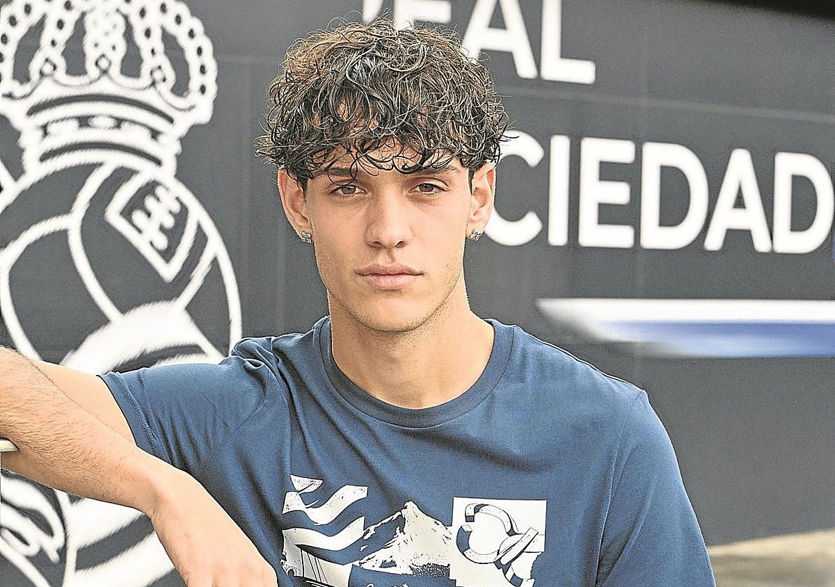 Héctor Fort: «Mi generación ha crecido con las redes sociales y ya es tarde para esconderse de ellas»
