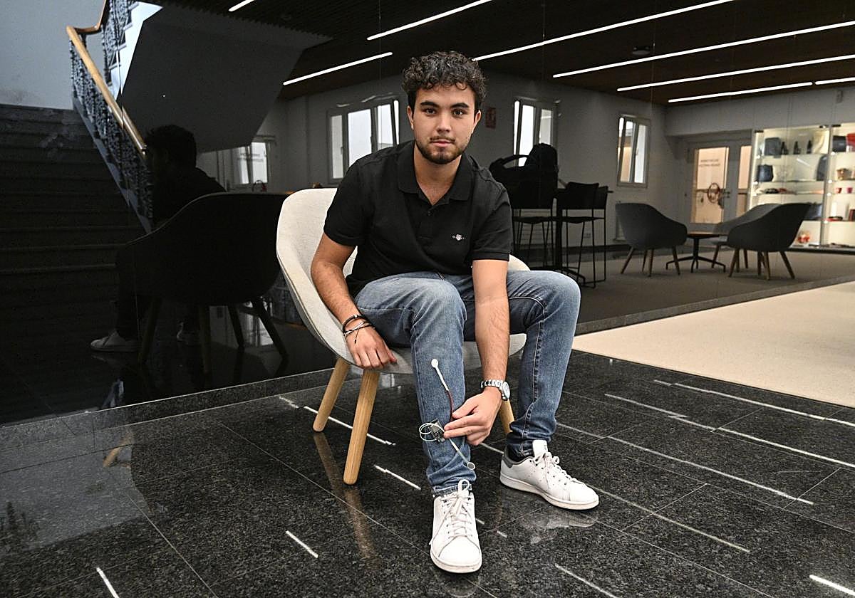 Oskar Sánchez develops sensor-equipped football shin guard prototype