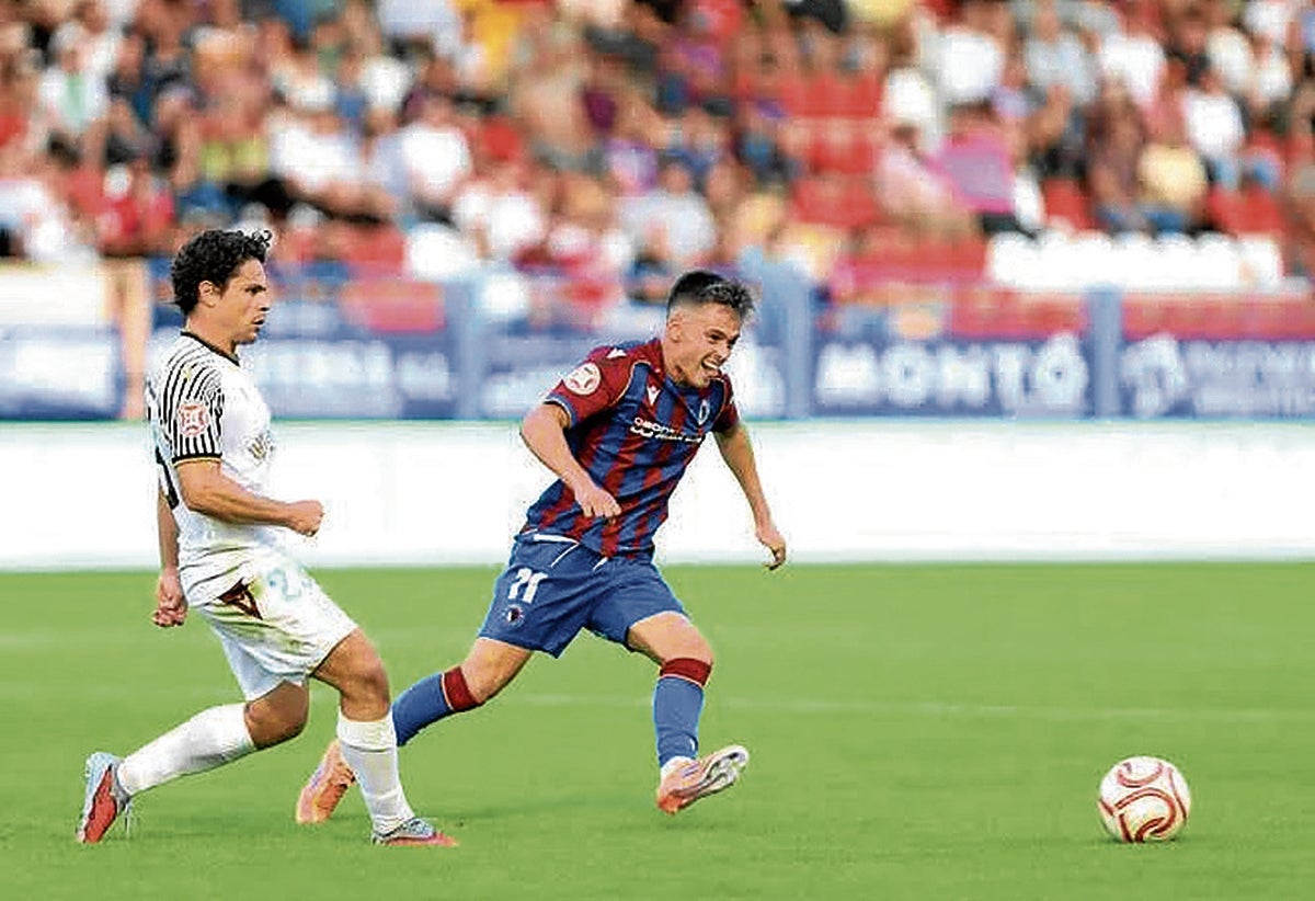 El Real Unión no aprovecha una renta de dos goles ante el Extremadura y se salva al final (2-2)
