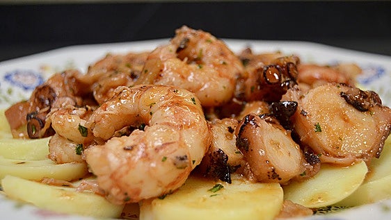 Receta de gambones y pulpo al ajillo