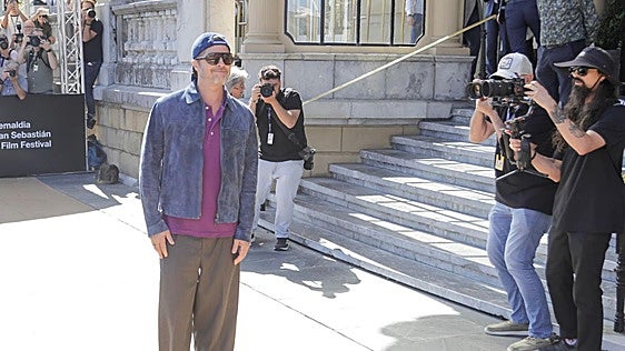 Brad Pitt deslumbra en San Sebastián con un outfit de más de 14.000 euros: radiografía marca a marca del exclusivo estilismo del actor