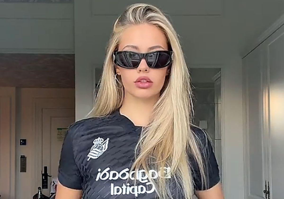 Tatiana Kaer ya luce la camiseta de la Real Sociedad: «¿Queréis que empiece a subiros lookings de partidos?»