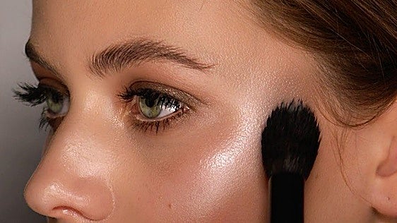 Cinco iluminadores 'low cost' que sustituyen al de Charlotte Tilbury