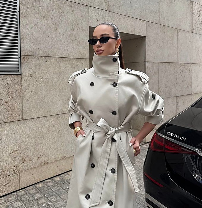 Gabardina larga con botones XL.