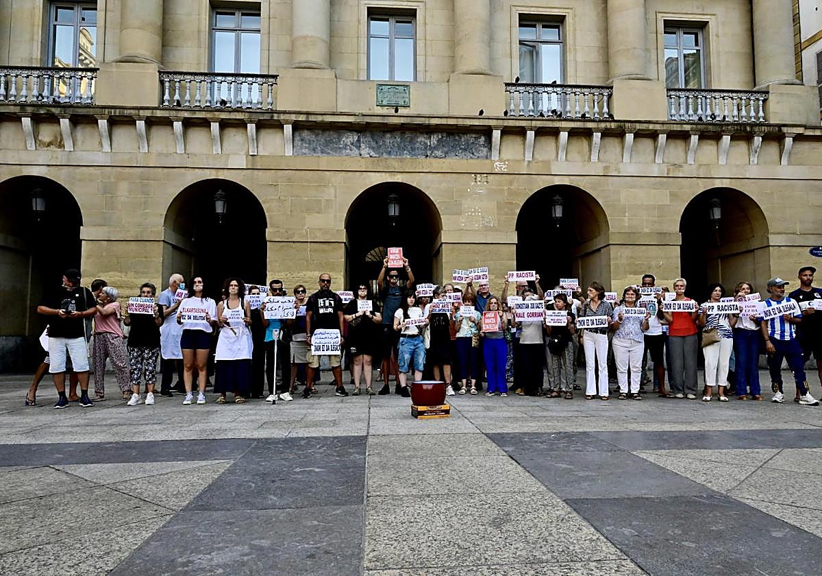 Un informe constata que los delitos crecen un 70% en el centro de Donostia con las cenas a personas sin techo