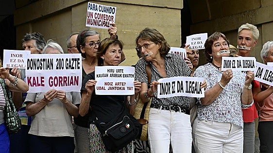 SOS Racismo Gipuzkoa califica de «tremendo error» prohibir las cenas solidarias y pide al Ayuntamiento de Donostia que rectifique