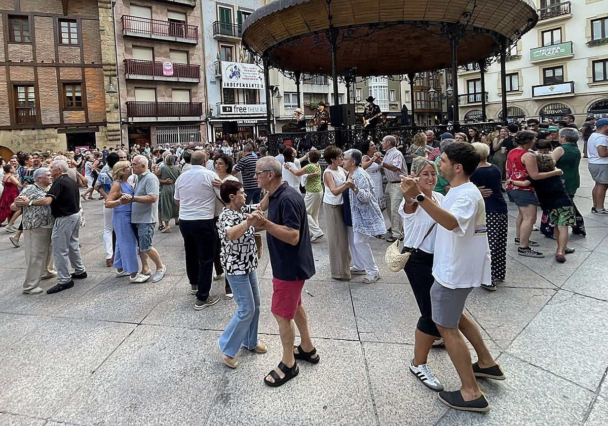 Aurten ere arrakasta dute Udako Erromeriak