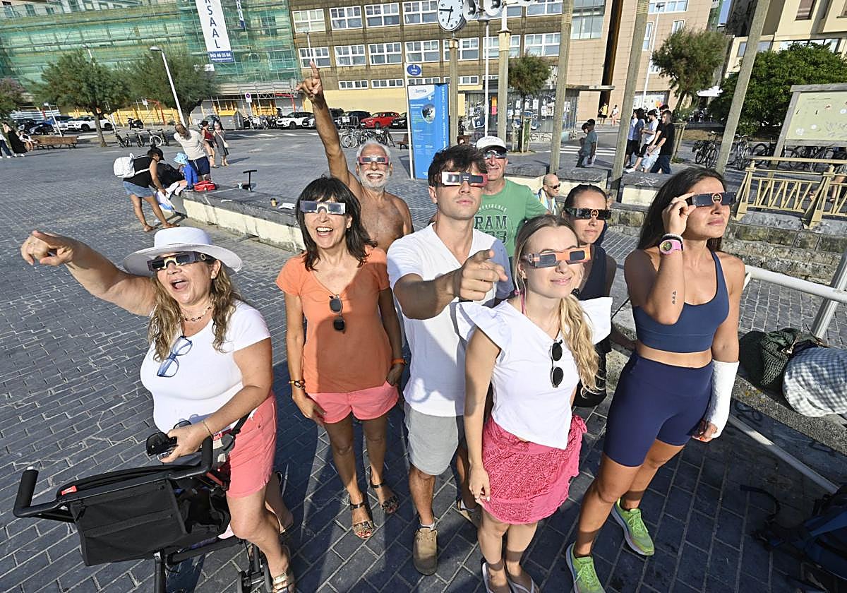 Gafas homologadas y mirada al oeste: Gipuzkoa se cita con el eclipse solar