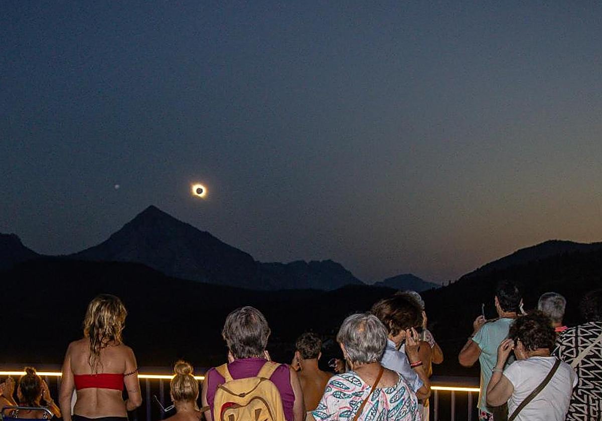 Y antes del atardecer, anocheció
