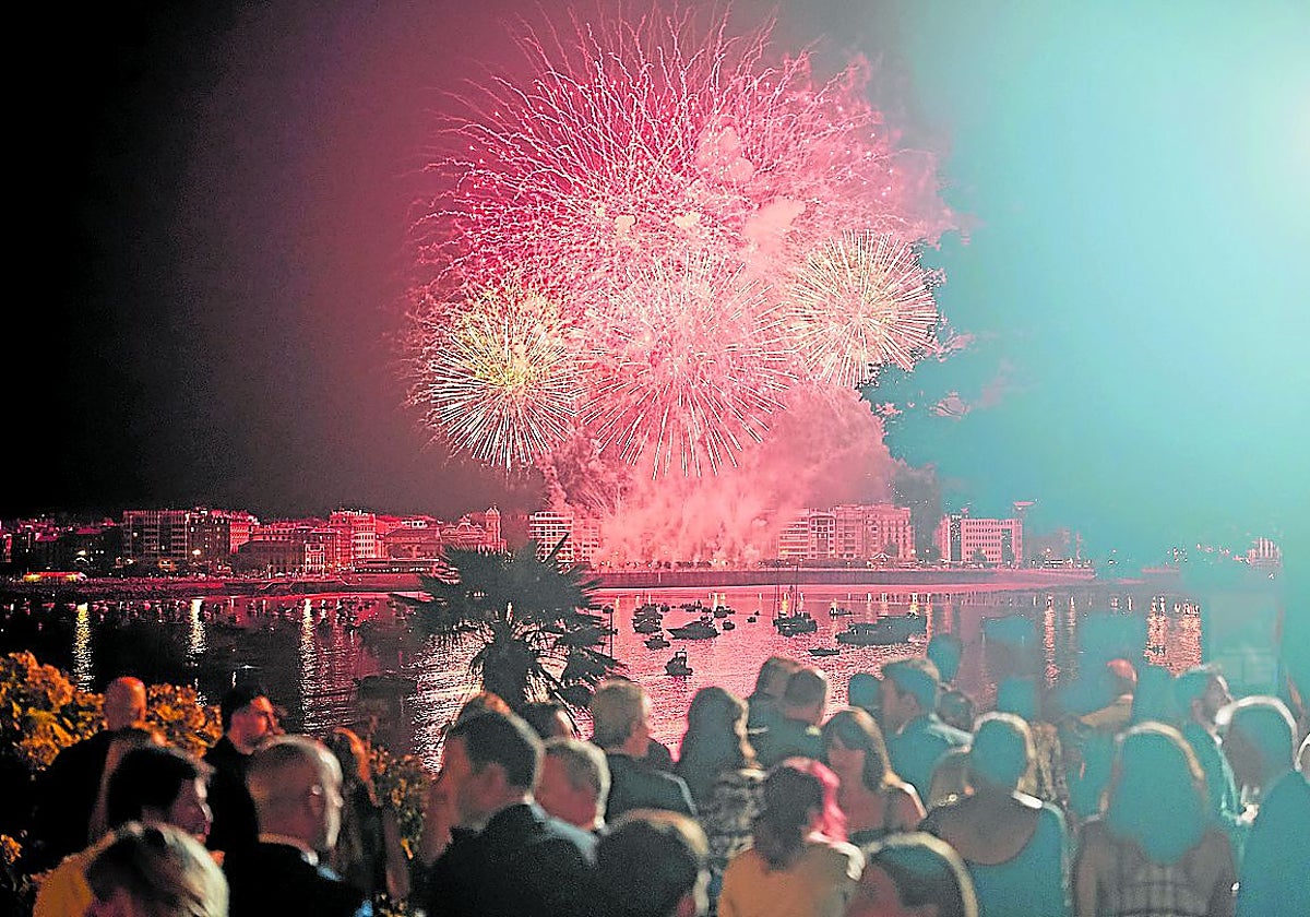 Gran fiesta en el palacio Miramar
