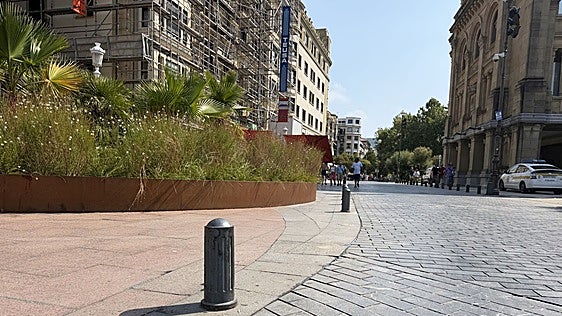 El Ayuntamiento de Donostia repondrá los bolardos de Ijentea para ordenar este espacio