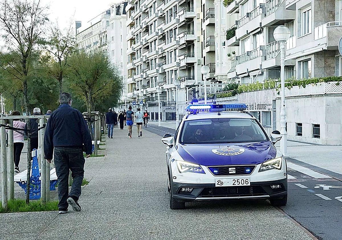 Detenidas dos personas por hurtar el bolso a un bañista en la playa de La Concha